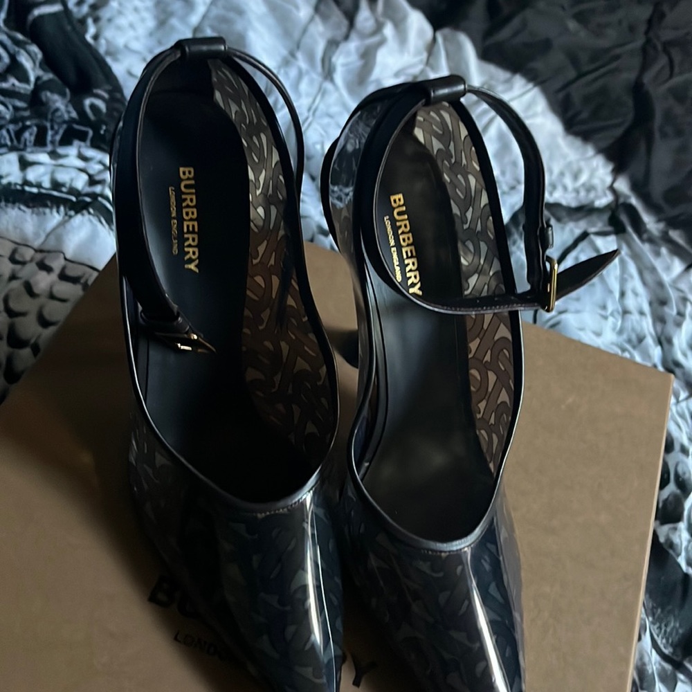 COPY - Burberry heels worn 1x